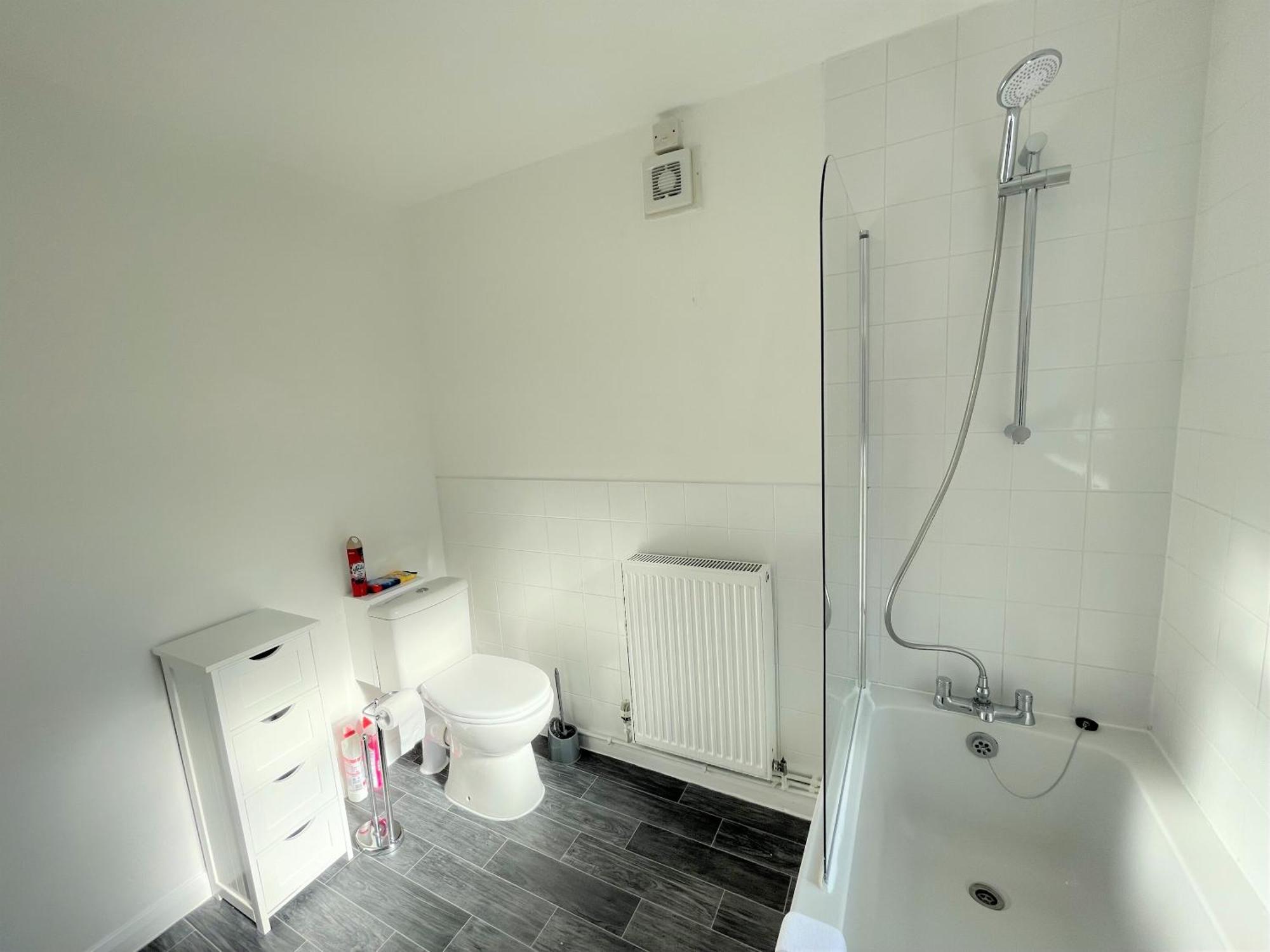 Robinhuts - 3 Bed Accommodation -Perfect For Contractors, Families & Students كينغستون أبون هول المظهر الخارجي الصورة